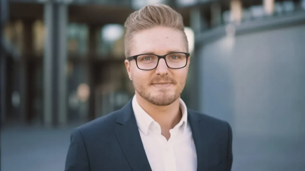 Who is Brody Tate? Janeane Garofalo's Husband Net Worth 2026