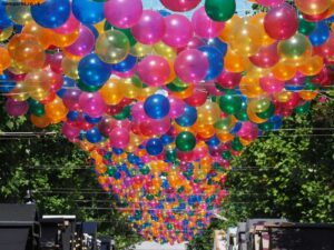 Why Do Balloons Pop on Grass? I Learned the Hard Way at My Kid's Birthday Party